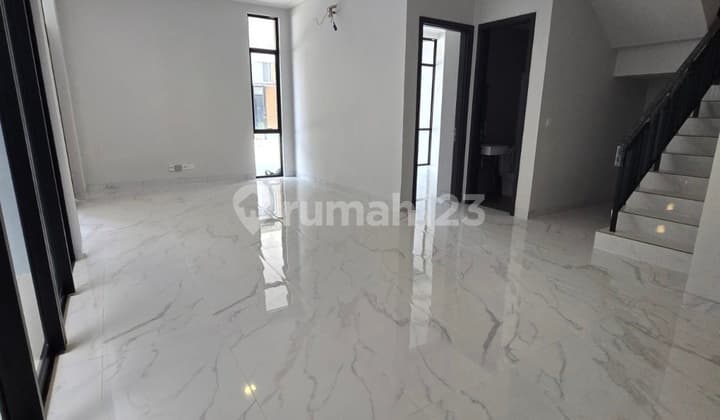 Disewakan Rumah Mewah Pik2 10X15 4+1Kamar Tidur