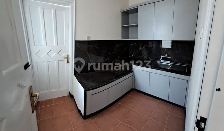 Rumah Semi Furnished Di Candi Golf Nyaman Ely