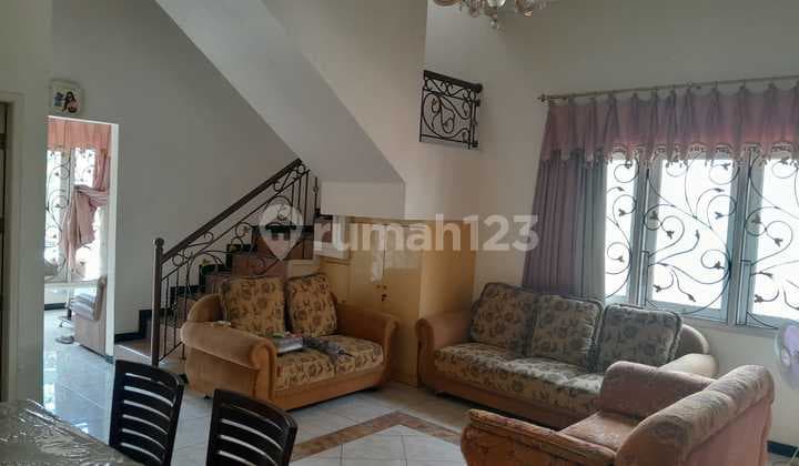 Rumah Bagus 2 Lantai Strategis Untuk Cafe Atau Tempat Tinggal