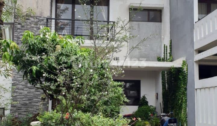 Rumah di Legenda wisata cibubur 2 Lantai SHM Bagus luas 210meter