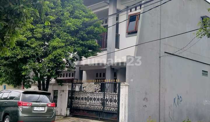 Rumah siap huni 200mtr di Kayu putih Jakarta timur SHM Bagus Barat 2 1/2 lantai