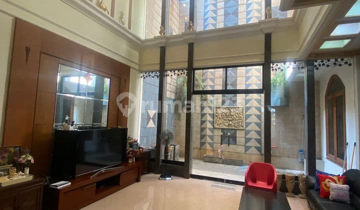 Rumah mewah di Sunter jakut 3 Lti kt 3 SHM furnished Selatan