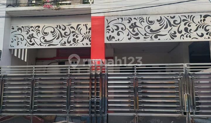 Rumah di Matraman jaktim 2 Lantai SHM Barat strategis siap huni