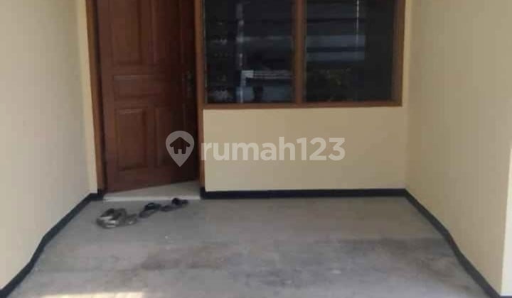 Disewakan Rumah Siap Huni Lokasi Manyar Surabaya