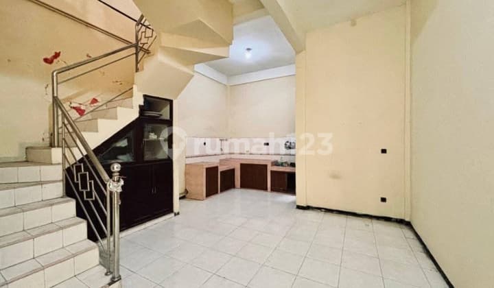 For Quick Sale: 2-Story Strategic House in Gresik City