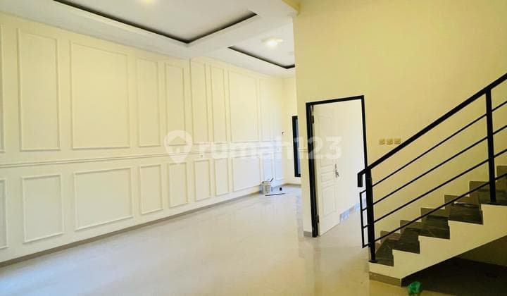 PROMO SPESIAL! Rumah Baru Gress Lebar 7 dengan LT 150m² LB 300m², Area Strategis Rungkut