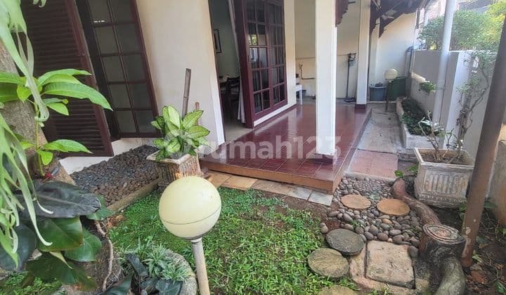 Rumah Bagus 2 Lantai Dekat Pasar Tebet Barat