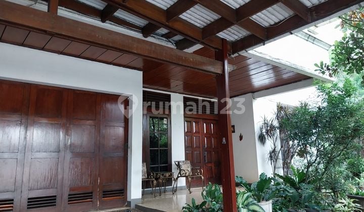 Rumah klasik 2 Lantai siap huni di Gudang peluru