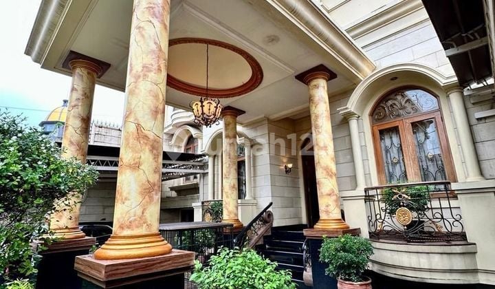 Rumah mewah 3 lantai siap huni di Jalan Triloka Pancoran jaksel