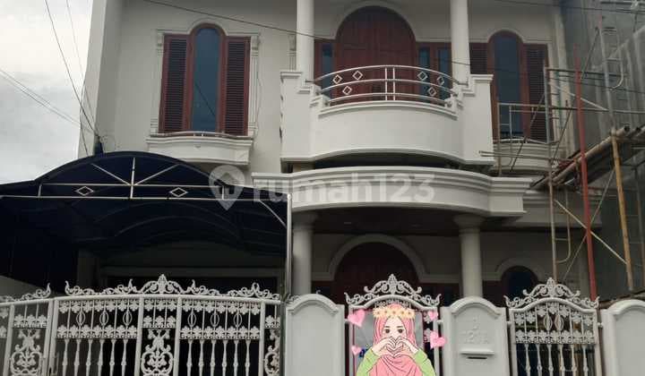 Disewakan Rumah Bagus 2 Lantai di Gudang Peluru