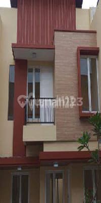 Rumah townhouse cantik dan siap huni dgn harga ekonomis