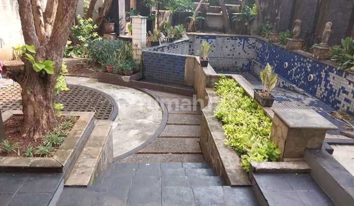 Dijual ******** Ada Swimming Pool ******** ******** Tahun