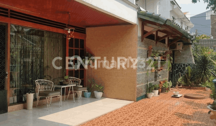 House in Cempaka Putih Tengah, Central Jakarta, Land Area 260m2
