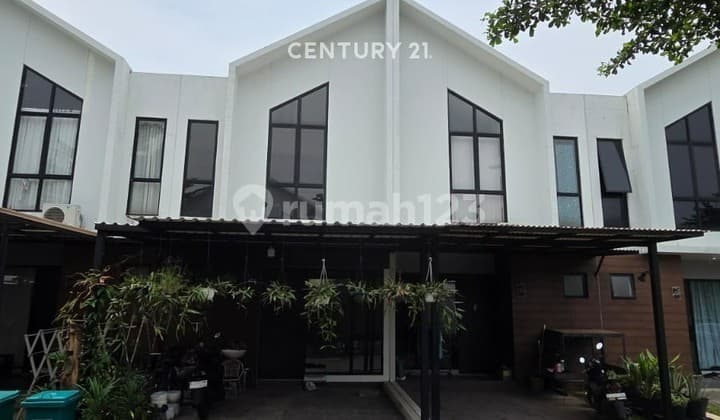 Cluster House with a Beautiful Environment in Citra Garden Semanan