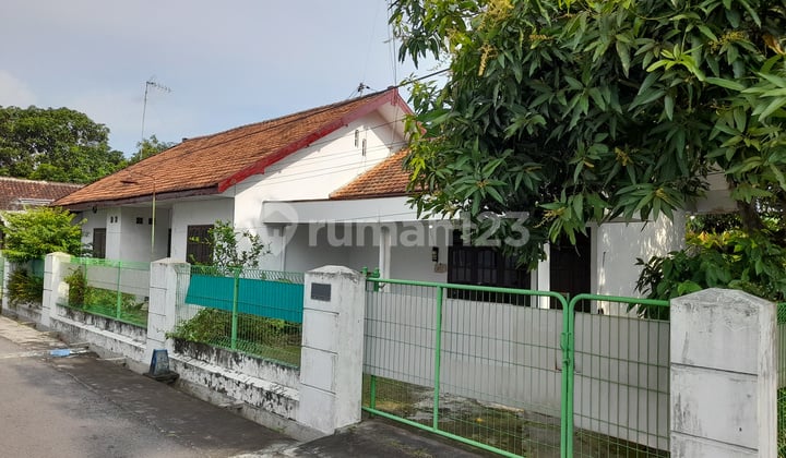 Rumah Minimalis di Pusat Kota Jombang Asri Tenang