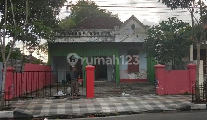 Rumah Tengah Kota Bojonegoro Nol Jalan Strategis