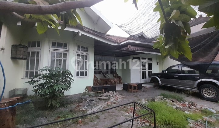 Rumah Berpagar di Jalan Bulevar Perumahan Jombang Kota