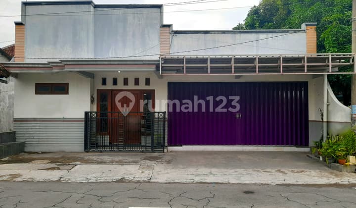 Rumah dengan Konsep Nyaman dan Asri di Kepanjen, Jombang
