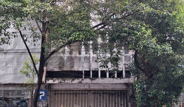 Disewakan Ruko 2 Lantai Strategis di Samping Jalan Jombang