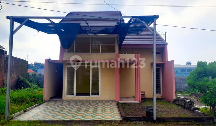 Ready-to-Occupy House in Mojongapit Housing, Jombang