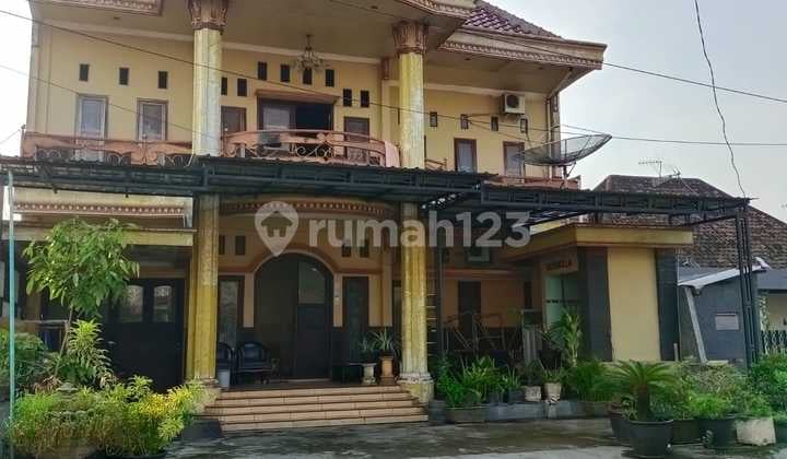 Rumah Mewah 2 Lantai + Rooftop di Jombang Siap Huni