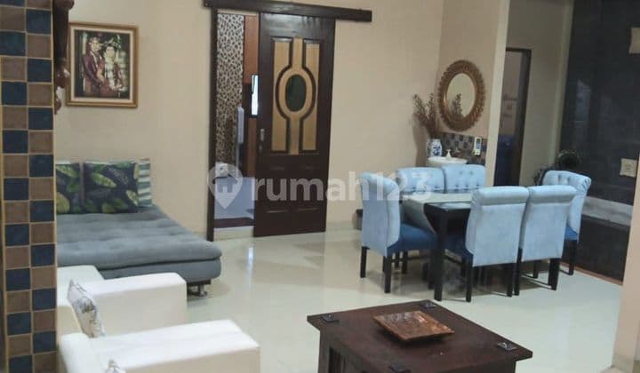 Dijual Cepat Rumah Villa 2 Lantai plus semi furnish di Cluster Harapan Indah
