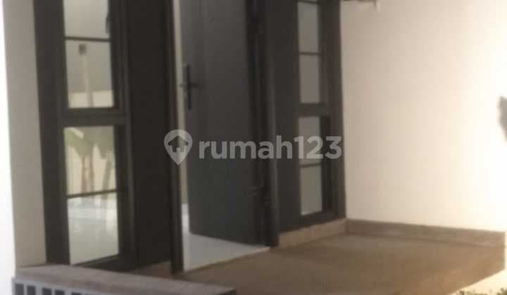 Bebas Banjir, Rumah, 2 Lantai, SHM, Siap Huni,