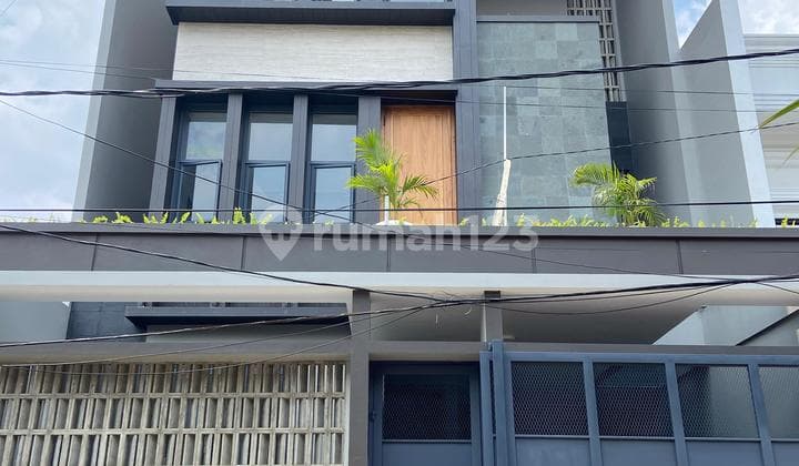 Rumah, 2 Lantai, SHM, Dekat Akses Tol,