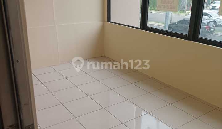 Sell 2-Story Shophouse, Strategic Location Near Toll Road