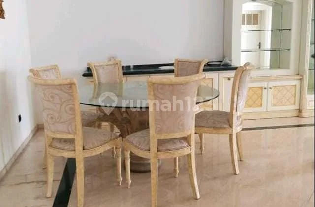 Rumah Area Komersial Dekat Pusat Bisnis Surabaya