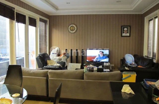 Rumah 4 Lantai Semi Furnished HGB di Setiabudi, Jakarta Selatan