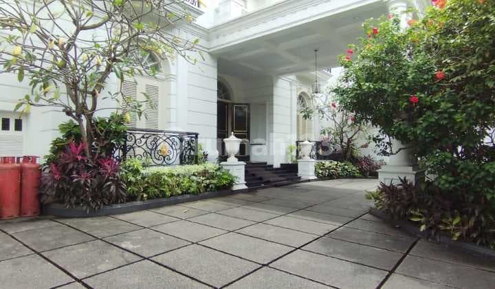 Rumah 2 Lantai Bagus SHM di Senopati, Jakarta Selatan