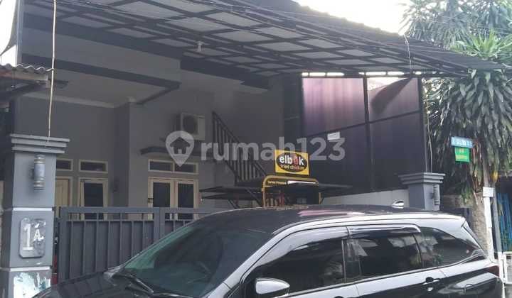 Rumah 3 Lantai Bagus SHM di Palmerah, Jakarta Barat
