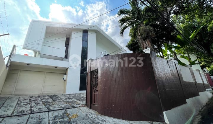 Rumah 2 Lantai Bagus di Mampang Prapatan, Jakarta Selatan
