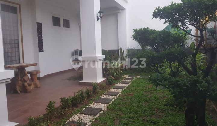 Rumah luas sudah renovasi siap huni di Bintaro