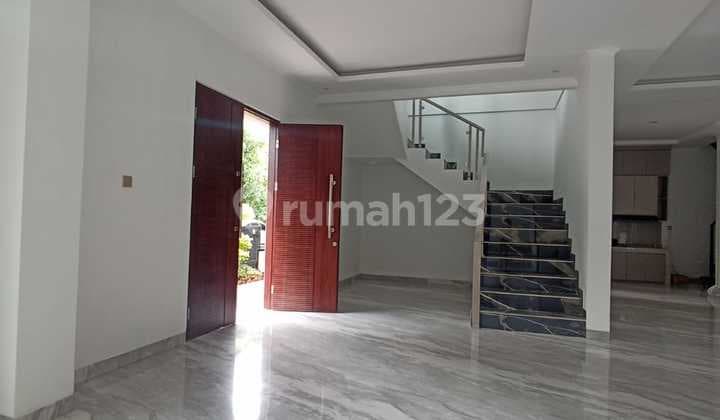 Rumah Bagus Semi Furnished SHM Bintaro, Tangerang Selatan