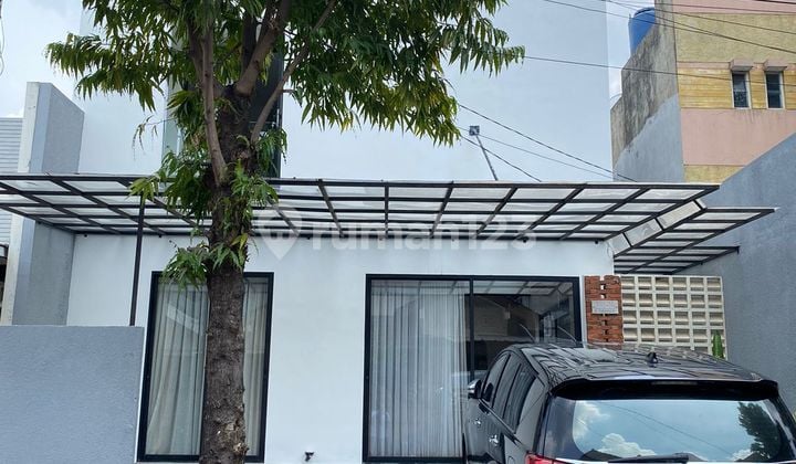 Rumah Sudah Renovasi Semi Furnished SHM - Sertifikat Hak Milik di Sektor 6 Bintaro Jaya
, Sektor 7-Bintaro