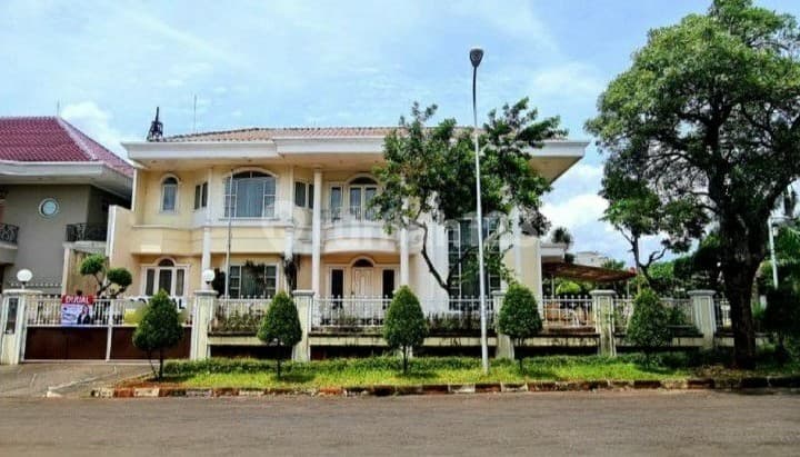 Dijual rumah di Intercon Kebon Jeruk - JakBar