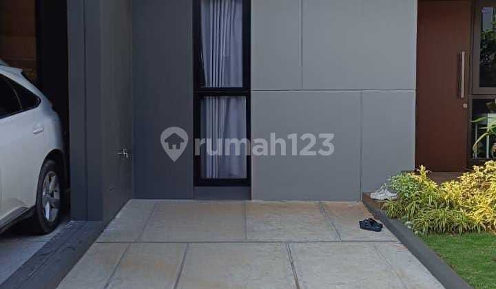 Rumah di Summarecon Crown Gading, Cluster Regia, Bekasi.