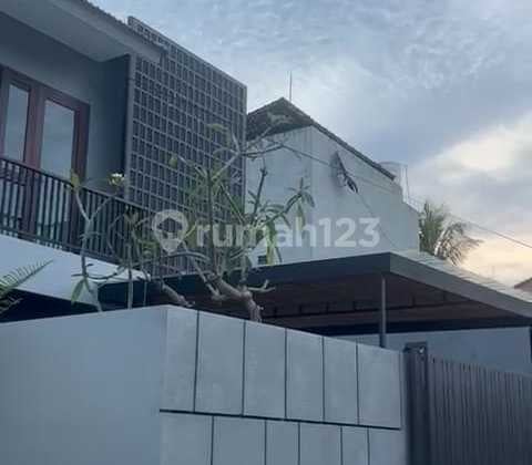Rumah Free Kitchen Set Minimalis dengan Lantai 2