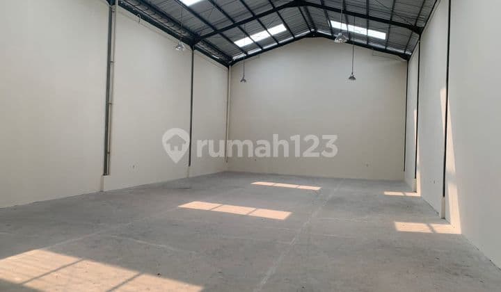 Disewakan Gudang Dalam Kawasan di Pasar Kemis Ada Ruang Kantor