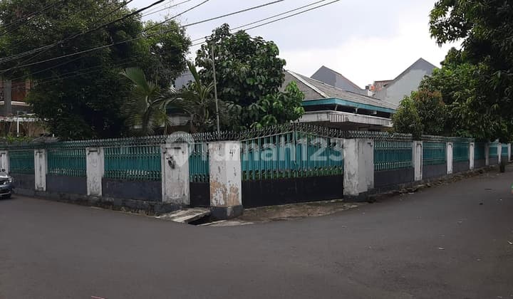 Rumah Hitung Tanah Posisi Hoek Di Pejaten Barat Jaksel