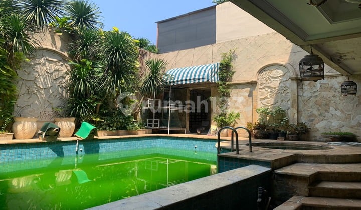 Rumah Hitung Tanah Di Simprug Hanya Selangkah Ke Senayan City