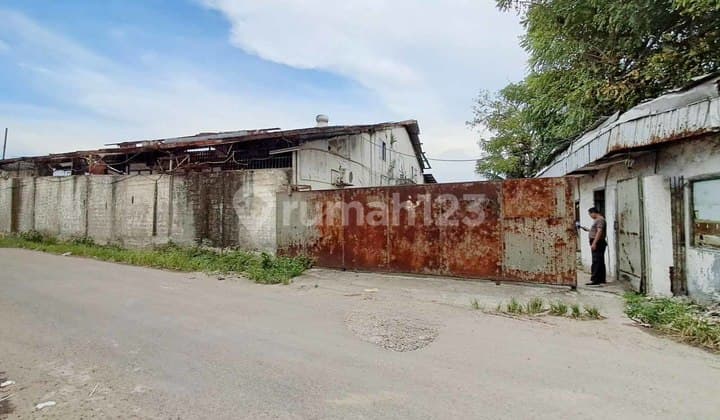 Sell Land + Factory/Industrial Plot in Semanan Raya, Cengkareng, West Jakarta - Land Area 4,682 Sqm, Main Road Frontage, 40 Ft Container Access.
