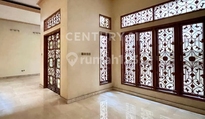 Rumah Klasik Eropa Disewakan Pulomas