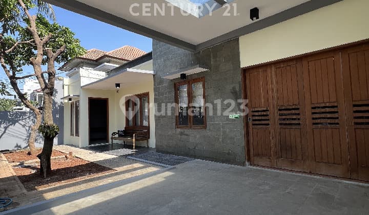 Rumah Suasana Villa Furnished Strategis di Pulomas