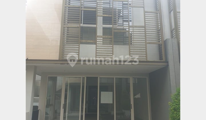 3 Lantai Rumah Notredame Garden Suite Wisata Bukit Mas di Surabaya Barat