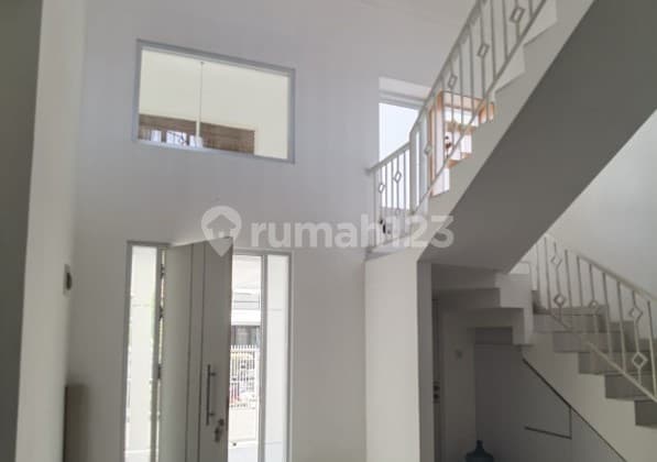 Bintaro Hill Charm. Cozy Modern 2-Story House Strategic Location. Flood-Free.