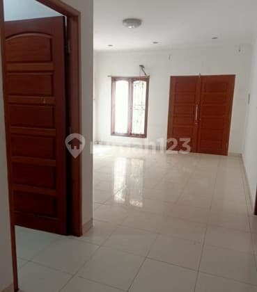 Graha Raya Bintaro Tangsel. Rumah 2,5 Lt, Cozy, Siap Huni, Modern