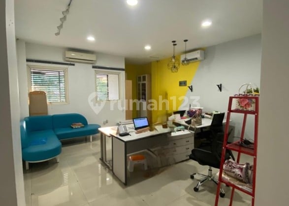 Gandaria, Jak-Sel. Ruko Pinggir Jalan, Siap Huni 3,5Lt, Strategis